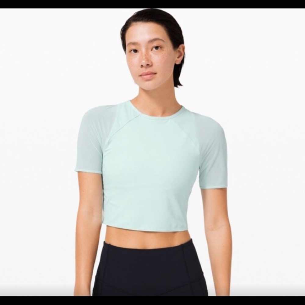 BRAND NEW lululemon Set Challenger Short Sleeve